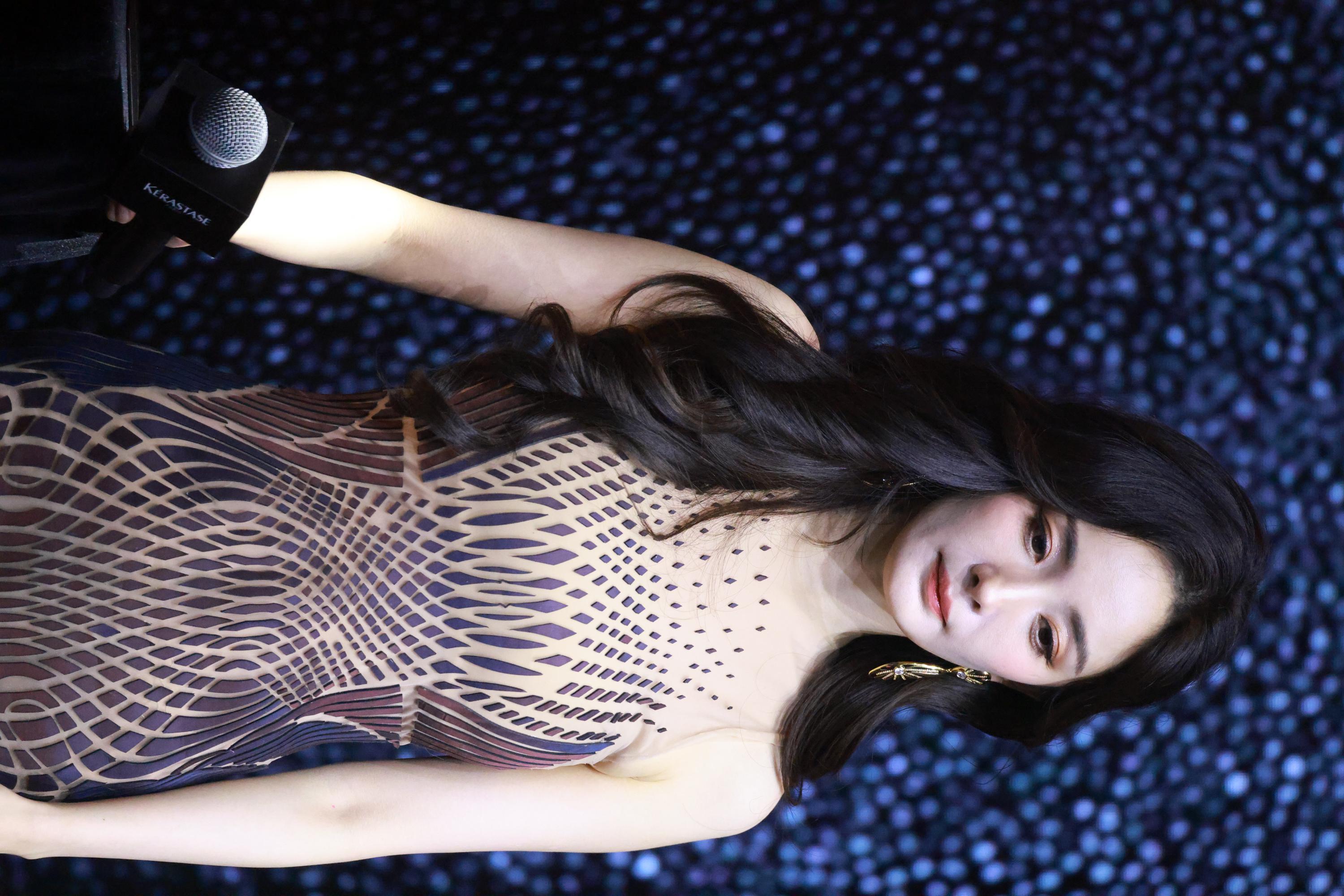 杨幂半身生图照体态优雅2[3]