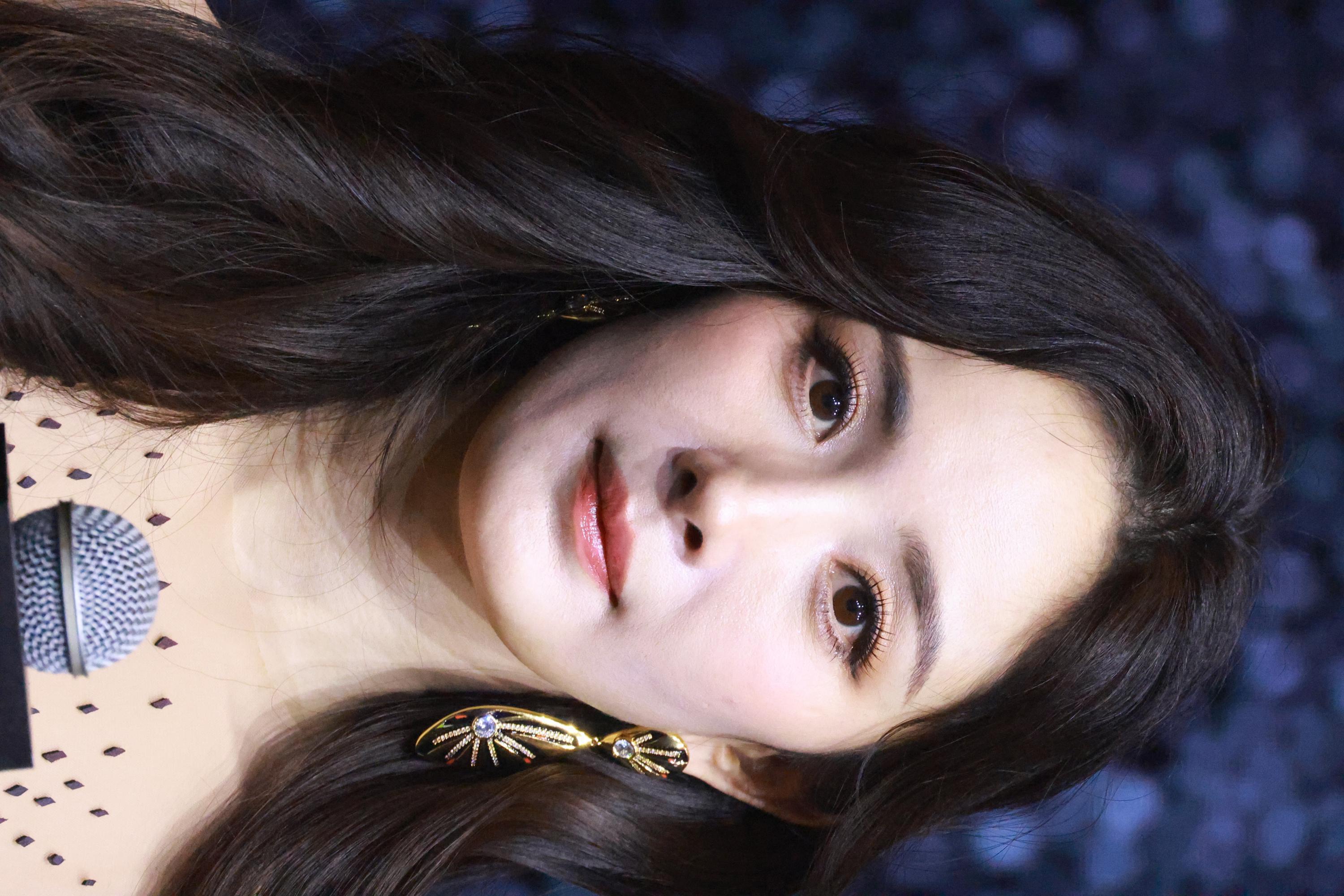 杨幂脸部近照纹路可见生图照[4]