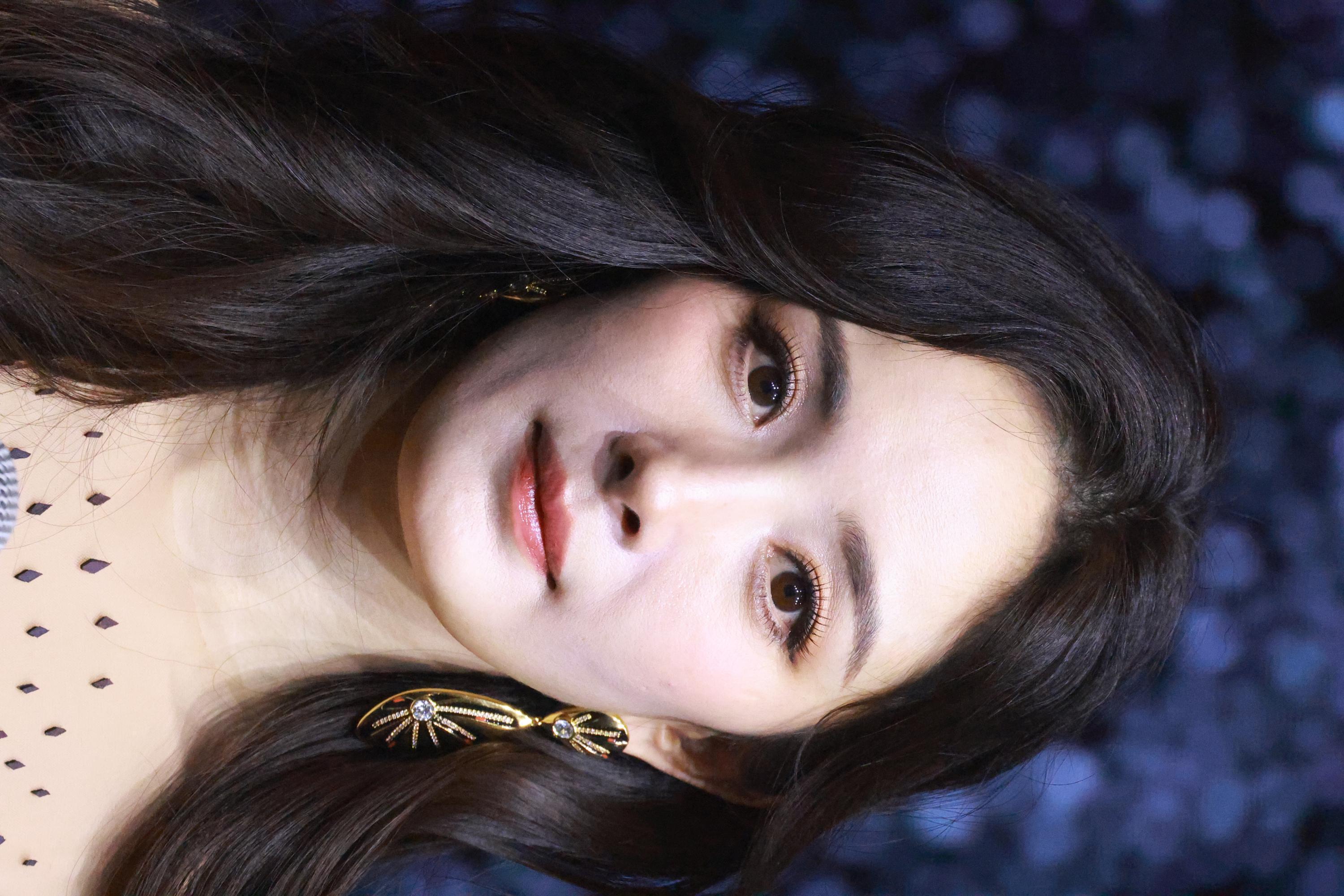 杨幂脸部近照纹路可见生图照[6]