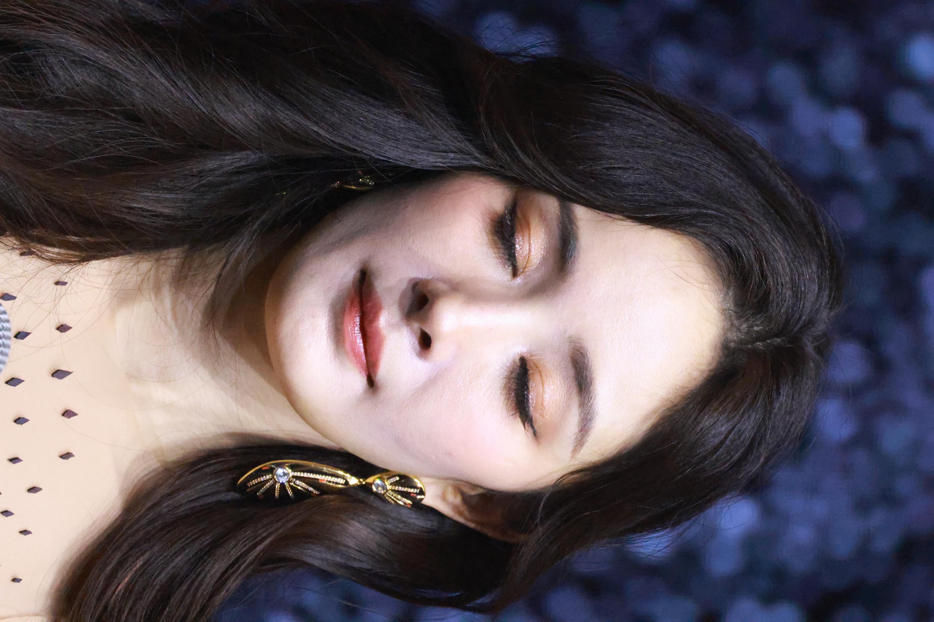 杨幂脸部近照纹路可见生图照[9]