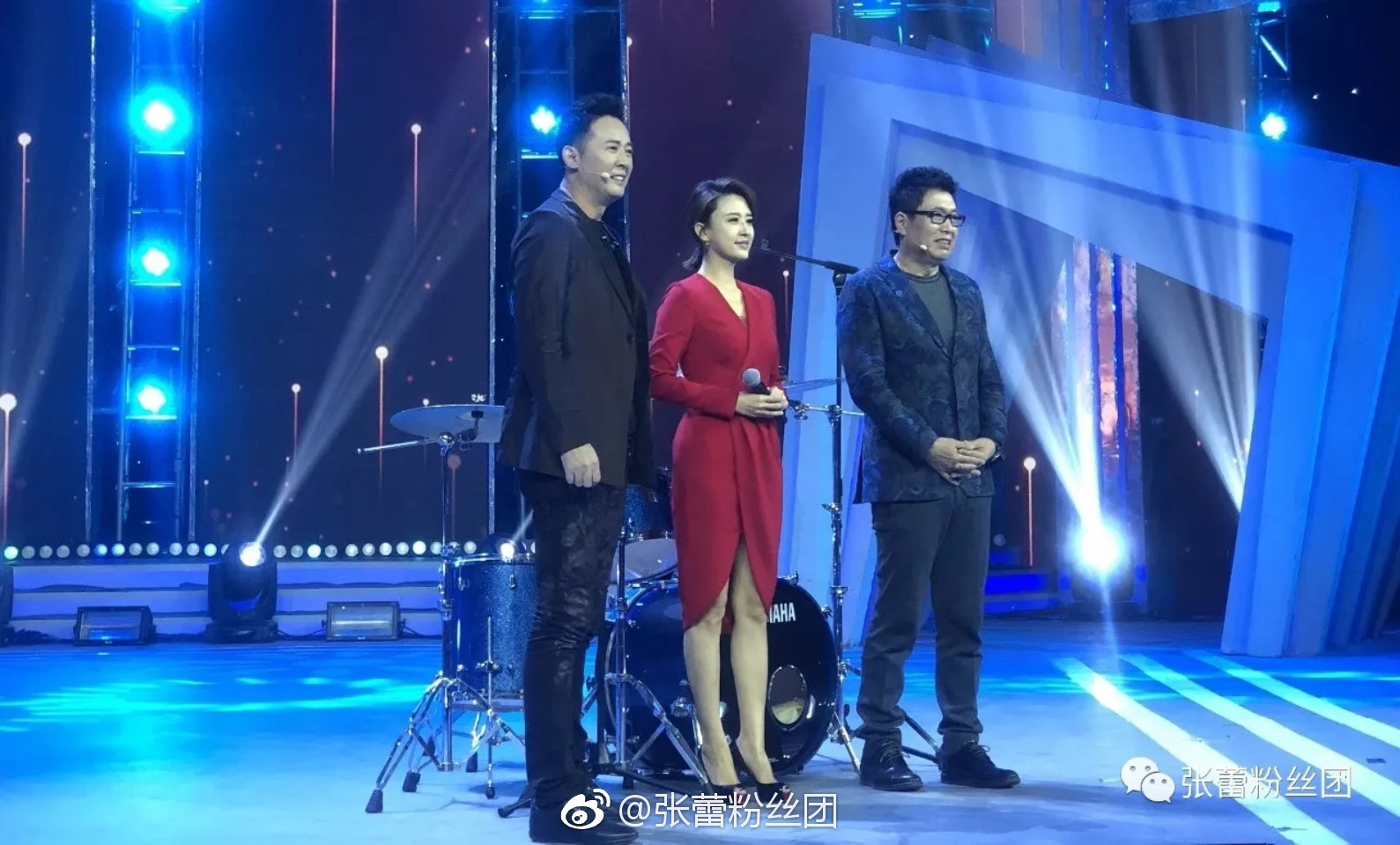 张蕾美脚厚丝袜,黑皮裤下半身照,美腿紧身裤靓照[9]