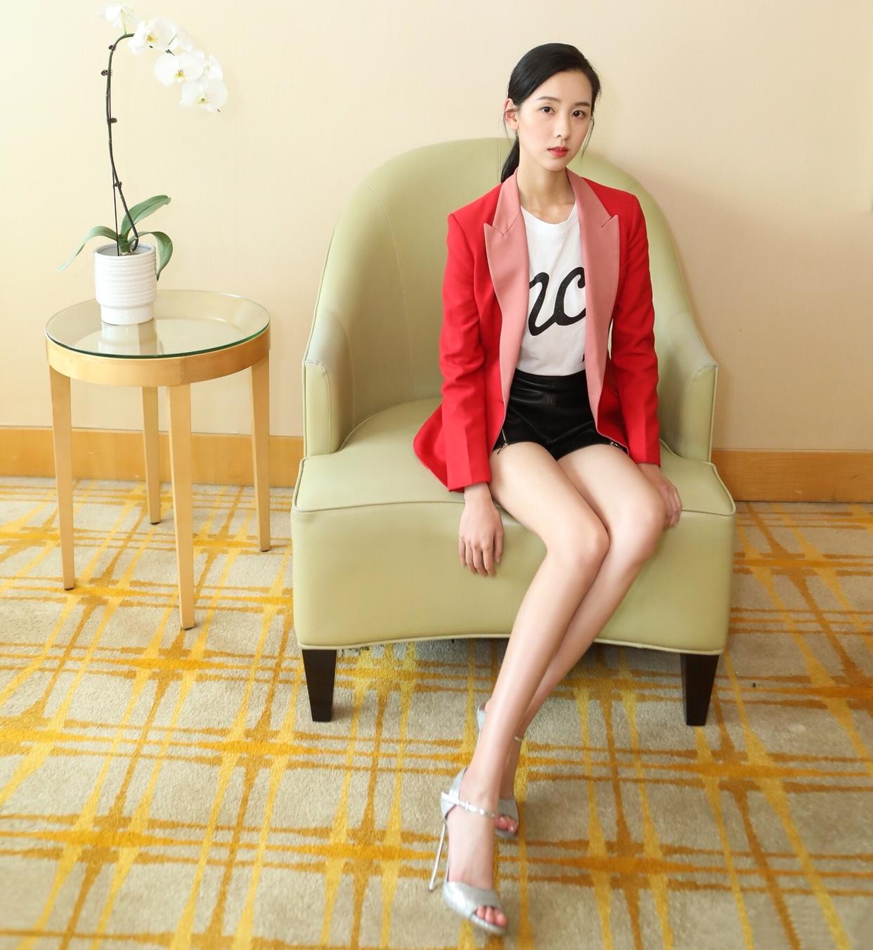 陈都灵丝袜美腿写真大片[3]