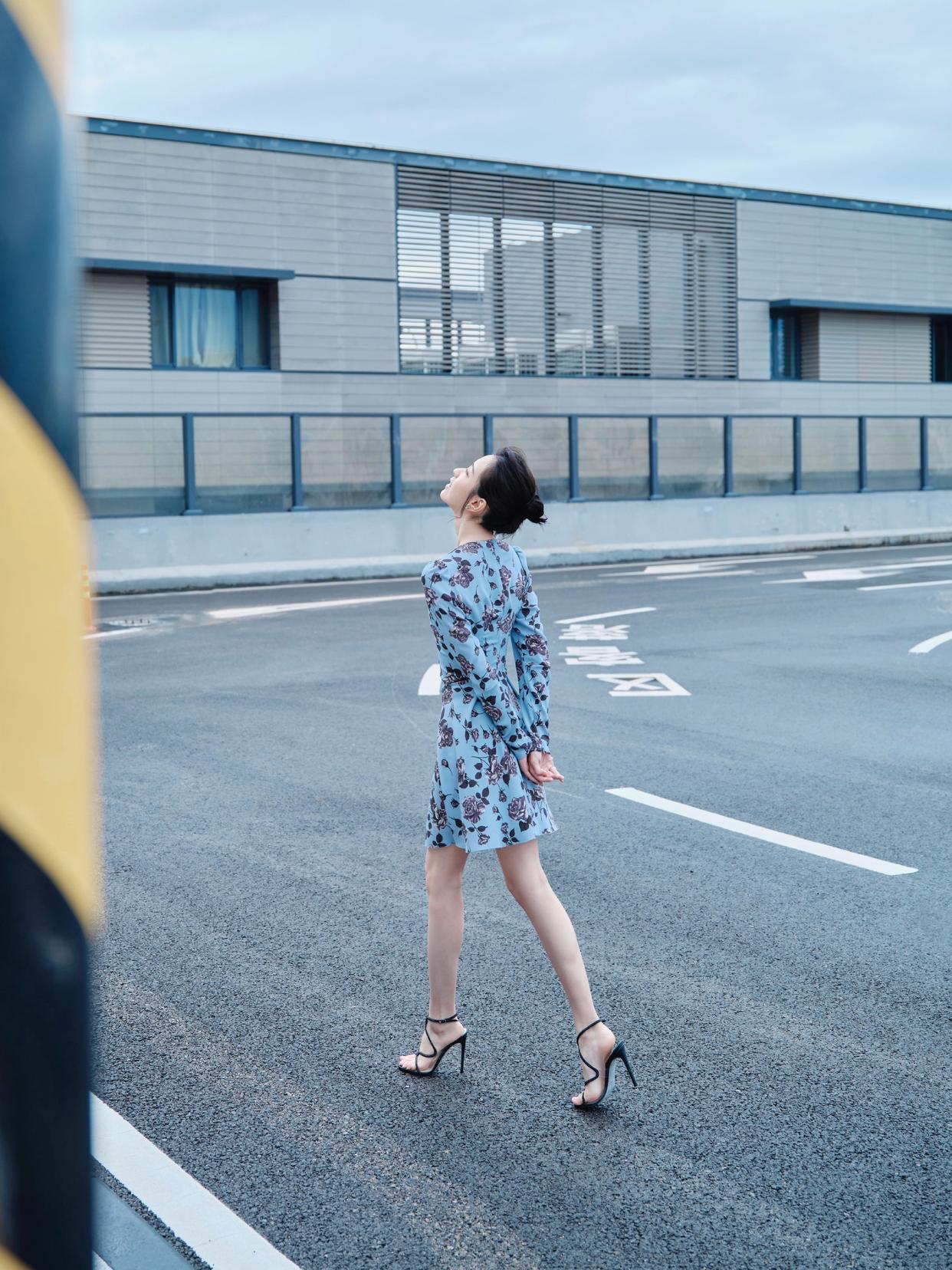 陈都灵丝袜美腿写真大片[5]