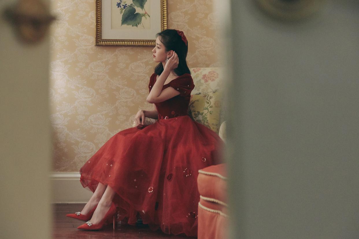 陈都灵玫瑰色连衣长裙清新灵动[4]