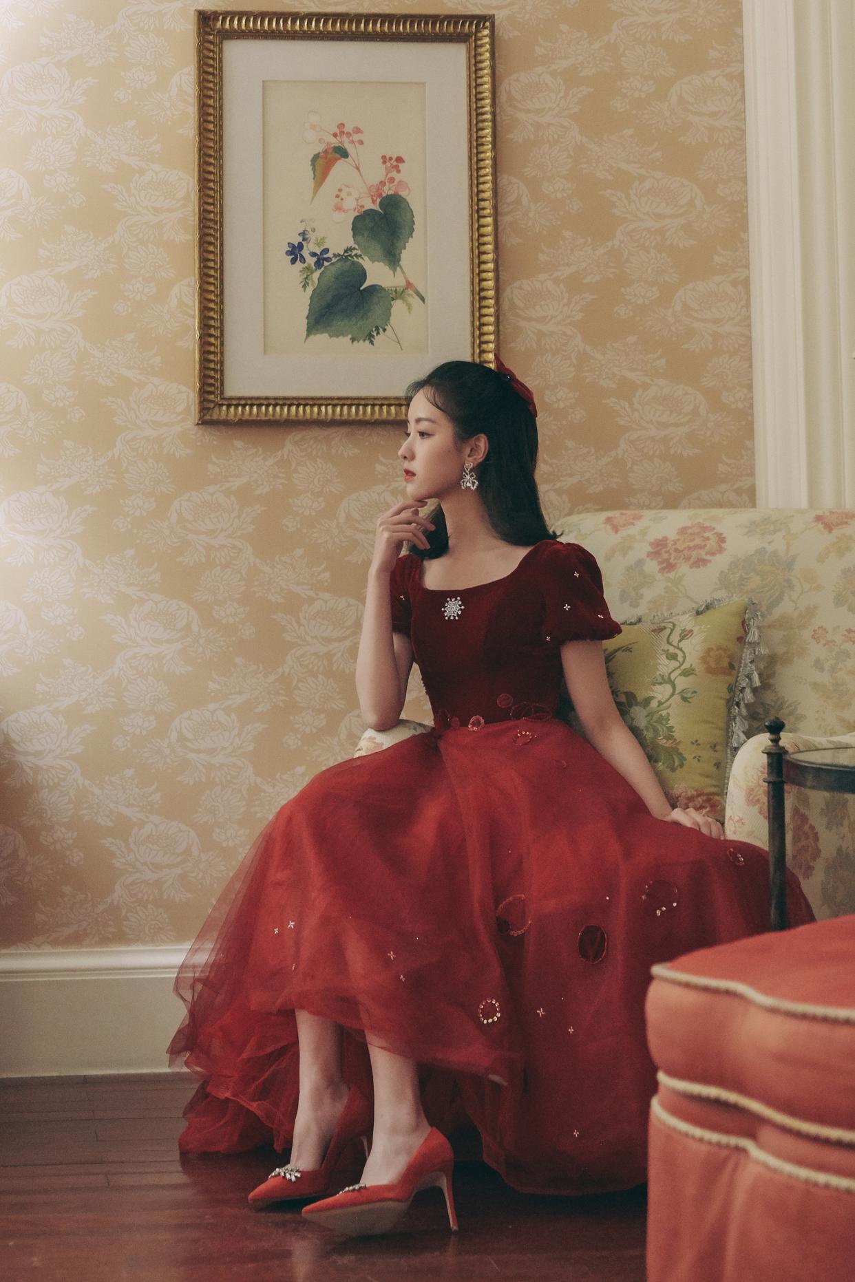 陈都灵玫瑰色连衣长裙清新灵动[6]