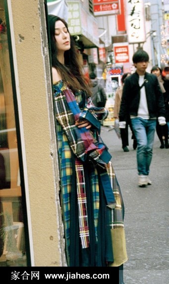 范冰冰化身个性少女直刘海潮服东京街头魅力写真图片[7]