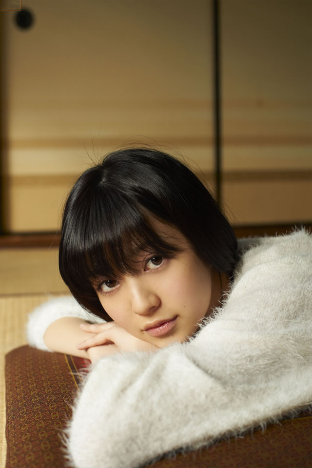 清纯美女逢泽莉娜居家写真[4]