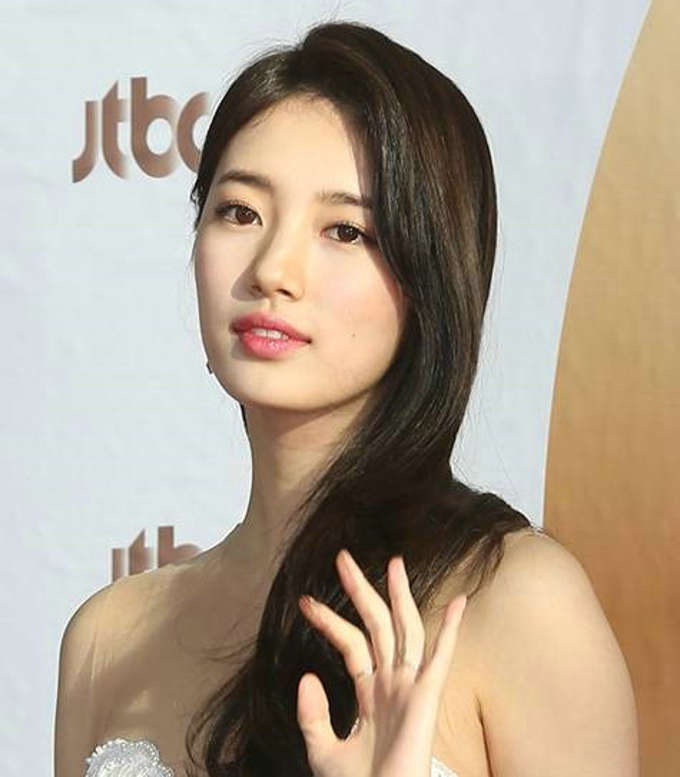 裴秀智出席某活动 小仙女白色礼服优雅清新甜美脱俗[9]